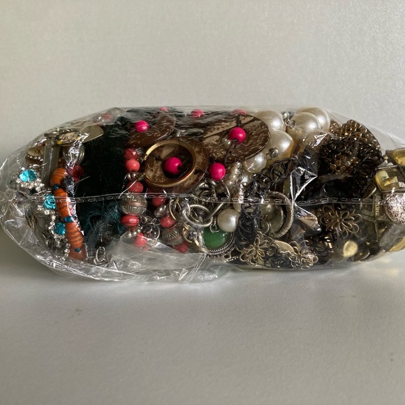 Mystery 3 lb + Fun crafters  jewelry accessories parts Lot Vintage Modern - Picture 4 of 9